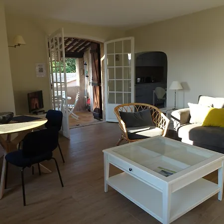 06d - Spacieux Avec Terrasses, Jardin Et Piscine *